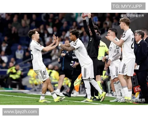 比尔森与皇马激战成焦点11人对决引发球迷热议与期待